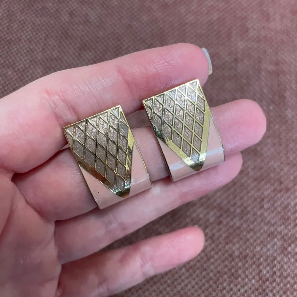 Vintage 80’s 90’s Two Sisters Post Earrings - Picture 2 of 4